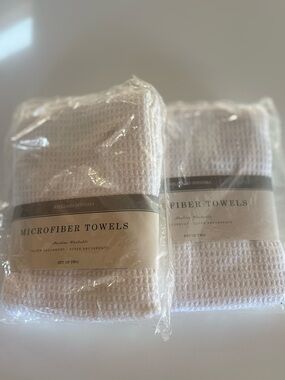 Williams Sonoma Two Packs Microfiber Kitchen Towels (Four Towels) White